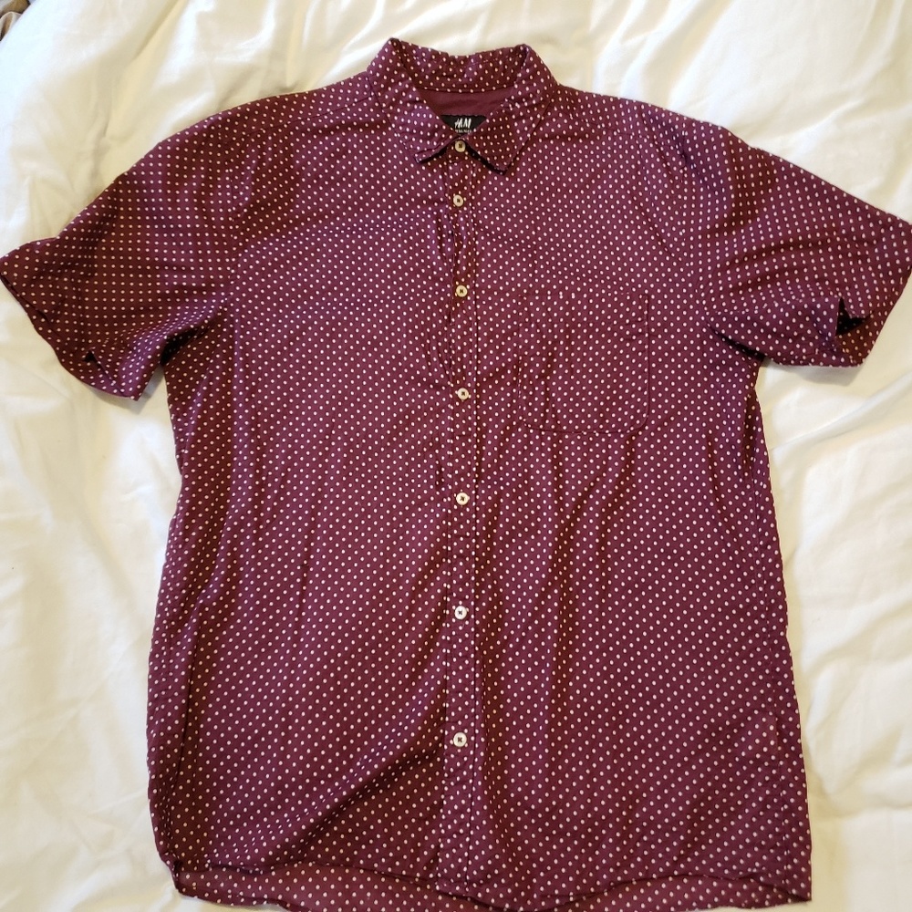H&M men's short sleeve button down shirt- medium